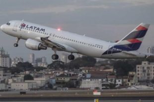 Alta de combustíveis obrigará aéreas a reajustar preços e reduzir rotas