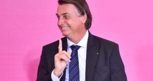 Bolsonaro sanciona lei que prevê o retorno de grávidas ao trabalho presencial