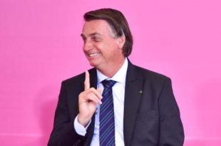 Bolsonaro sanciona lei que prevê o retorno de grávidas ao trabalho presencial