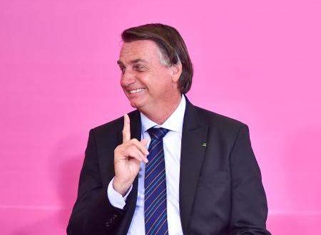 Bolsonaro sanciona lei que prevê o retorno de grávidas ao trabalho presencial