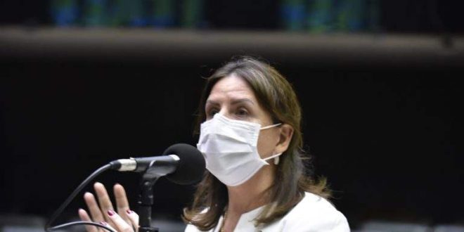 Câmara aprova diminuição para 21 anos da idade mínima para esterilização voluntária; acompanhe
