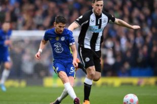 Chelsea vence Newcastle em jogo com manifestações da torcida contra sanções