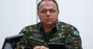 Decreto de Bolsonaro transfere Pazuello para reserva remunerada do Exército