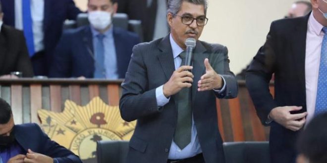 Edvaldo diz que tentativa do governo de mexer nas progressões da Educação é “ilegal” e “irregular”