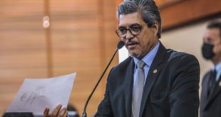 “A decisão do TCE garante o reajuste do piso nacional da Educação e o respeito ao PCCR”, diz Edvaldo Magalhães