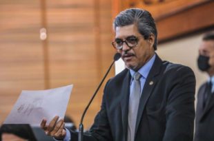 “A decisão do TCE garante o reajuste do piso nacional da Educação e o respeito ao PCCR”, diz Edvaldo Magalhães
