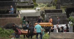 Foram enterradas 208 vítimas das chuvas em Petrópolis; 926 estão desalojados