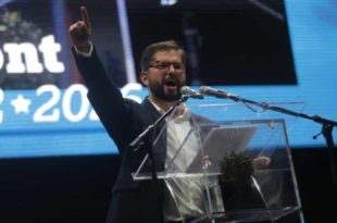 Gabriel Boric assume no Chile com críticas da esquerda e sob aura da tradição