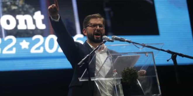 Gabriel Boric assume no Chile com críticas da esquerda e sob aura da tradição