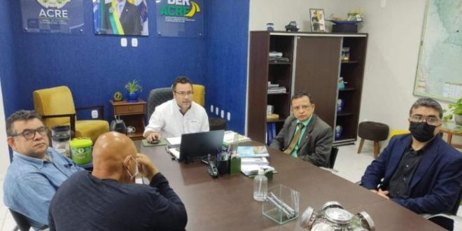 Deputado Gonzaga procura diretor do Deracre e busca recuperação do Ramal do Progresso