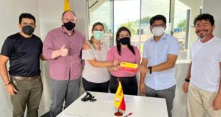 O PSB no Acre recebeu nesta sexta-feira (11) um reforço de peso na composição da chapa para as eleições deste ano: a professora Rosineia Frota, que é pré-candidata a deputada estadual pela sigla