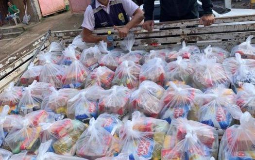 Atingidos pela enchente em Tarauacá desconfiam de motivação eleitoral em doação de sacolões