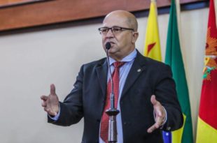 Gladson instalou um balcão de negócios dentro do Palácio, diz Jonas Lima