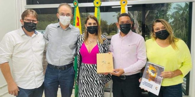 Leo de Brito, Jerry Correia e UFAC fecham parceria para a implantação do curso Economia em Assis Brasil