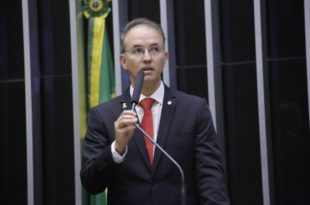 ”O povo do Acre foi enganado por Bolsonaro”, diz Leo de Brito em pronunciamento na Câmara Federal