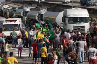 Líder da greve dos caminhoneiros diz que guerra da Ucrânia está servindo de desculpa para enriquecer donos da Petrobras