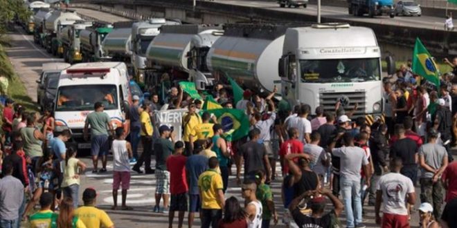 Líder da greve dos caminhoneiros diz que guerra da Ucrânia está servindo de desculpa para enriquecer donos da Petrobras