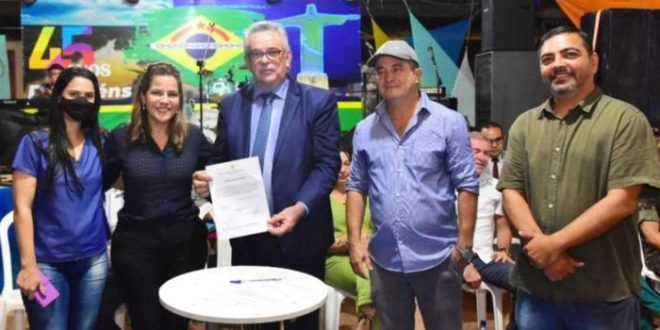 Ordem de serviço de quase R$ 5 milhões de indicação de Mara Rocha é assinada durante festa de aniversário de Plácido de Castro