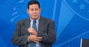 Mourão defende presidente da Petrobras e critica intervenção em preços