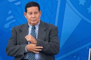 Mourão defende presidente da Petrobras e critica intervenção em preços