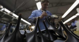 Produção industrial cai 2,4% em janeiro ante dezembro, revela IBGE