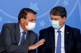 Saída de ministros deve provocar maior esvaziamento do governo em 25 anos