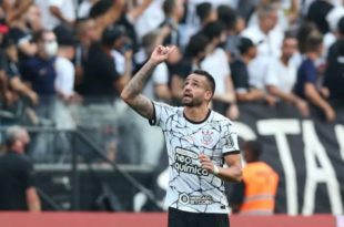 Sem Renato Augusto, Corinthians treina pela 2ª vez sob comando de Vitor Pereira