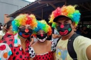 Em Tarauacá, Educação declara greve e professores se fantasiam de palhaços