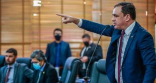 ”Turbulento, complicado, confuso e desonesto”, assim o deputado Daniel Zen define o processo de negociação salarial dos servidores públicos