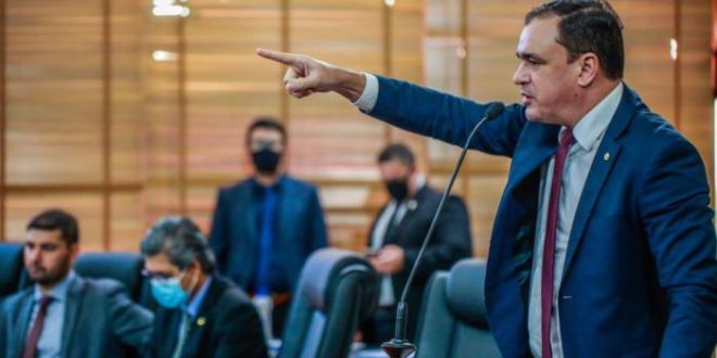 ”Turbulento, complicado, confuso e desonesto”, assim o deputado Daniel Zen define o processo de negociação salarial dos servidores públicos