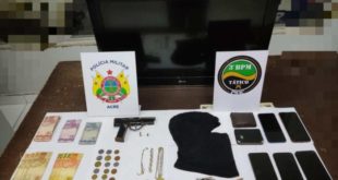 PM prende dois assaltantes e apreende arma de fogo no bairro Alto Alegre