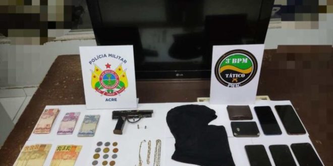 PM prende dois assaltantes e apreende arma de fogo no bairro Alto Alegre