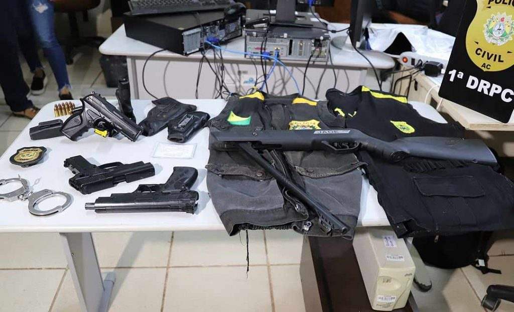 Homem que se passava por policial e atirou para cima em rua de casa noturna é preso no AC