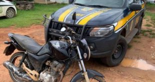 Homem é preso pela PRF por conduzir motocicleta com placa adulterada em Rio Branco