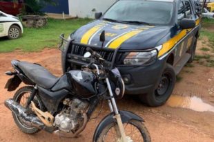 Homem é preso pela PRF por conduzir motocicleta com placa adulterada em Rio Branco