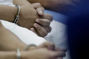 Vizinho é preso acusado de estuprar meninos de 8 e 10 anos em oficina