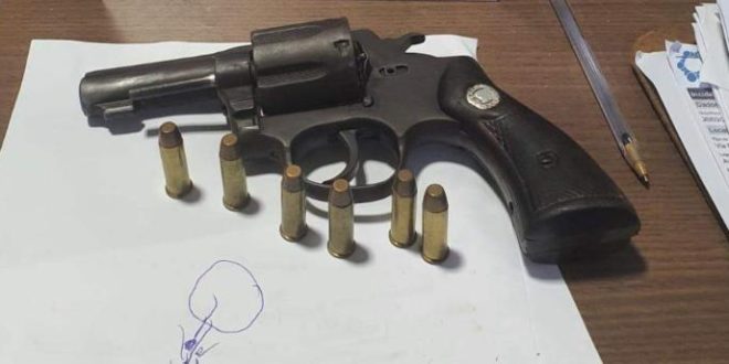 Ação integrada das polícias Civil e Militar prende dois e apreende arma de fogo em Senador Guiomard