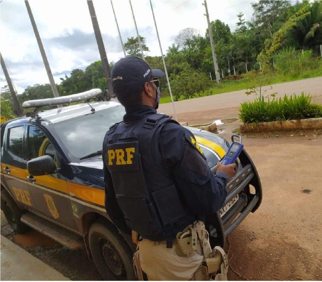 Homens são presos pela PRF por dirigirem embriagados no interior do AC 2 Homens são presos pela PRF por dirigirem embriagados no interior do AC