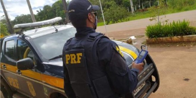 Homens são presos pela PRF por dirigirem embriagados no interior do AC