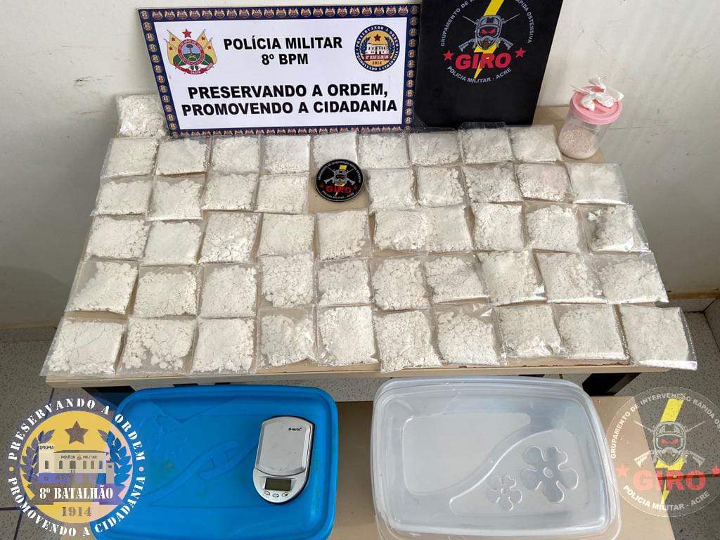 PM apreende quase meio quilo de cocaína no bairro da Pista, em Sena Madureira 2 PM apreende quase meio quilo de cocaína no bairro da Pista, em Sena Madureira