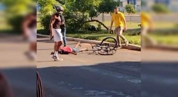 Vídeo: policial de folga reage a assalto e ladrão morre no meio da rua