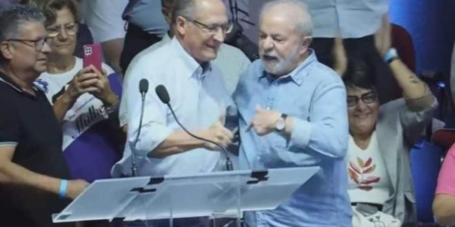 Alckmin exalta Lula aos gritos em evento com centrais sindicais