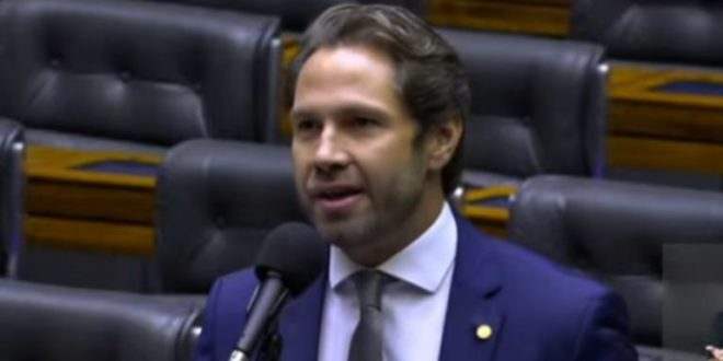 Ampliação de telemedicina para telessaúde gera polêmica em Plenário
