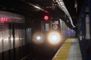 Ao menos 13 ficam feridos em ataque a tiros no metrô de Nova York,