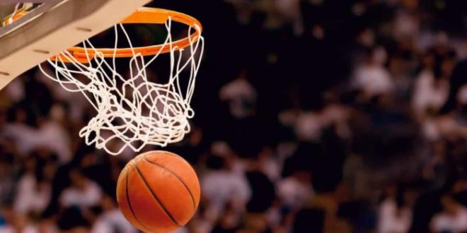 Arbitro é brutalmente espancado em jogo de basquete nos EUA