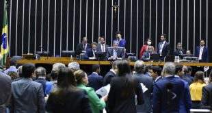 Câmara aprova texto-base de MP que prevê internet gratuita para alunos carentes da rede pública
