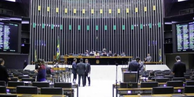 Câmara pode votar na segunda-feira proposta que cria Programa Internet Brasil
