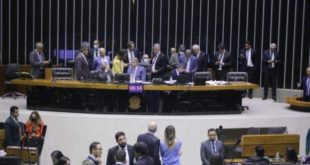Câmara pode votar na terça-feira MP que cria programa de serviço voluntário nos municípios