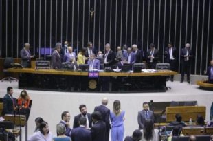 Câmara pode votar na terça-feira MP que cria programa de serviço voluntário nos municípios