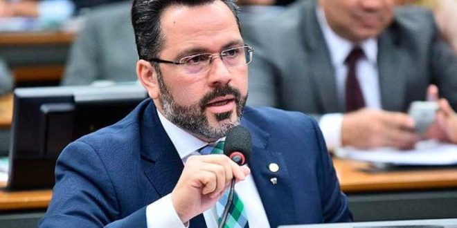 "Combato esses abusos desde o meu primeiro mandato" , diz Alan Rick sobre preços das passagens aéreas